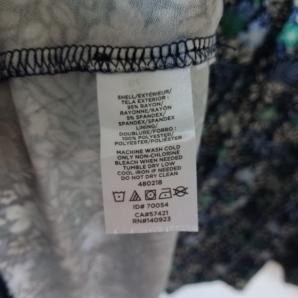 LOFT Women's Slit Flutter Sleeve Floral Dress Navy Blue size 4 - Picture 10 of 14